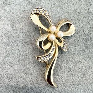 Vintage 1980's Elegant Gold Large  Bow Brooch with Pearls and Crystals